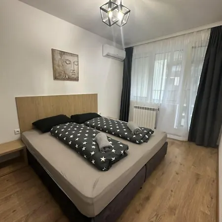 Fashion & Private Parking Apartment
